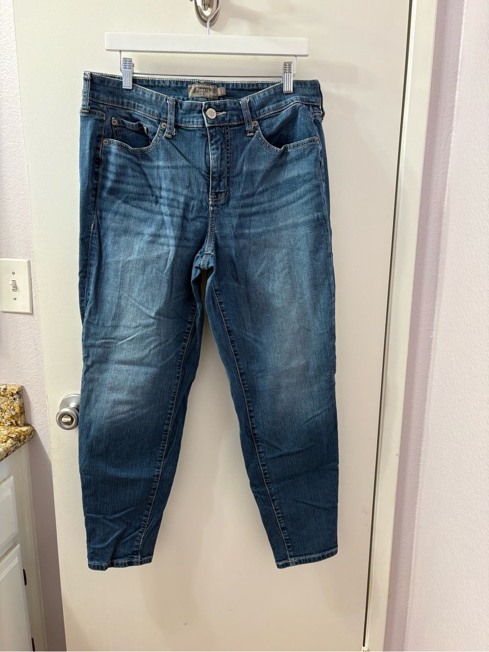 Torrid 10R Capris (Waist 17/Rise 14/Length 38/Inseam 26)